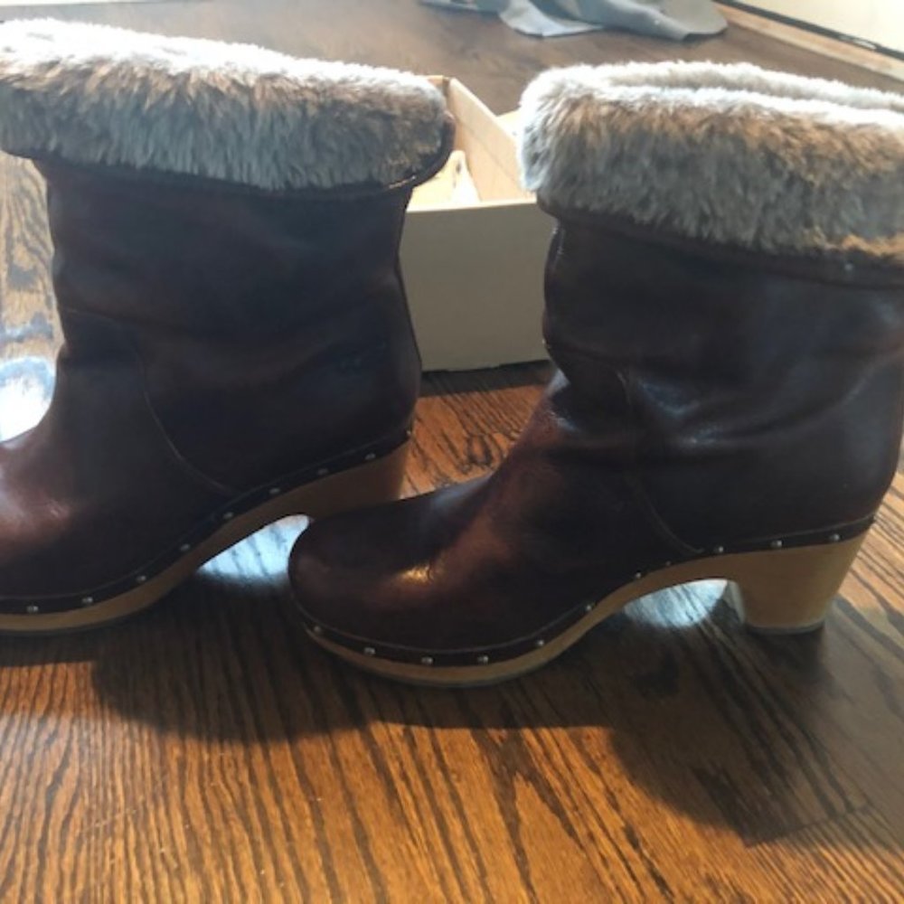Ugg Lynnea Clog Boots Size 9